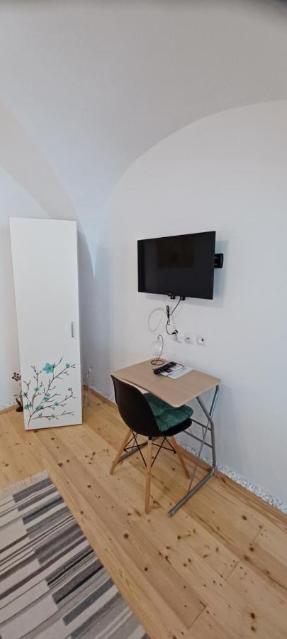Ica House *